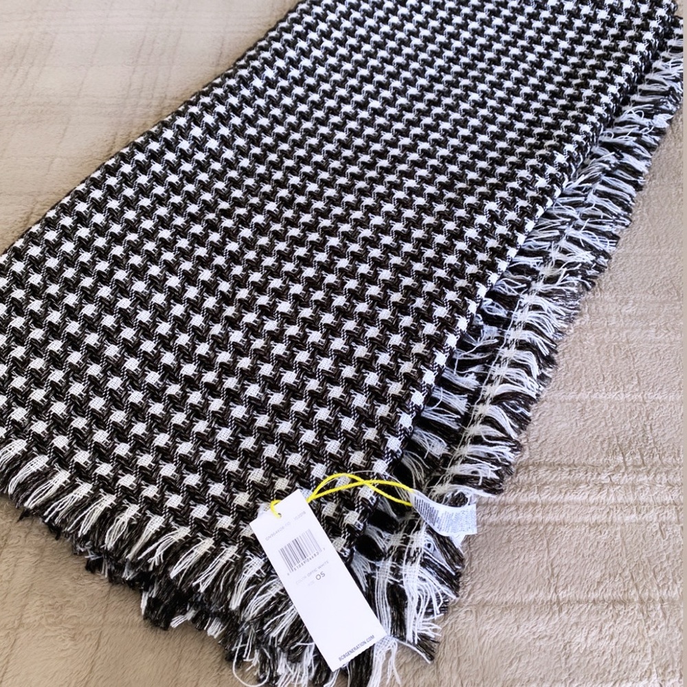 NWT BCBGeneration Scarf - with Tags - Large, soft, black and white, Acrylic.